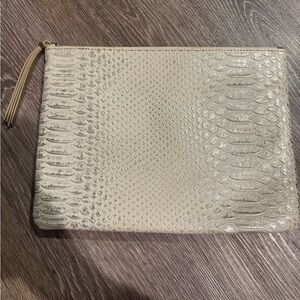 Stella & Dot Elegant Cream Textured Clutch